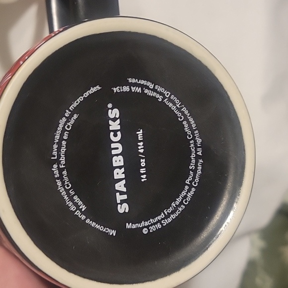 Starbucks Christmas mugs 2012 & 2016 as a set of 2. Holiday cheer coffee style - Picture 5 of 5